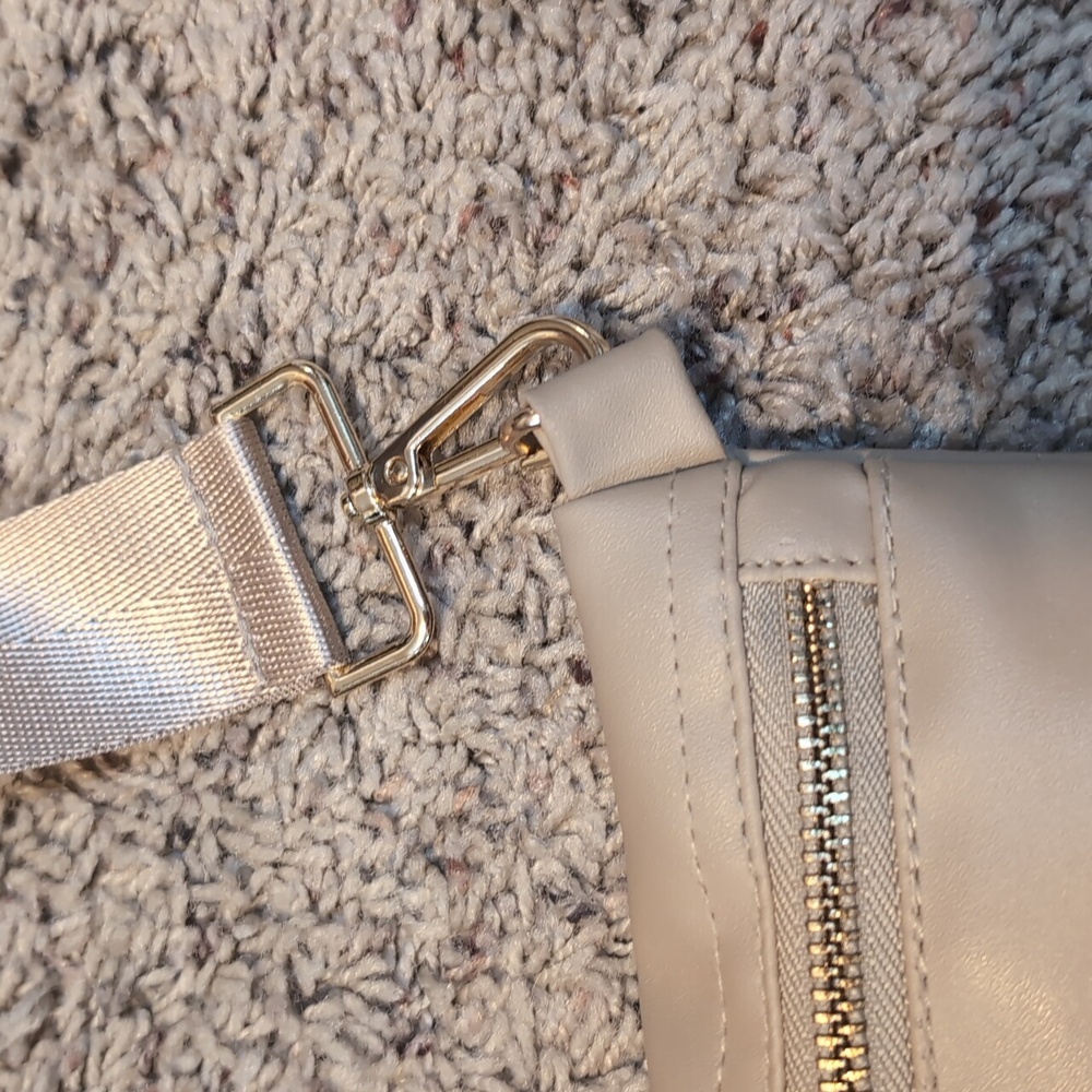 New York Style Beige Crossbody Bag Gold Hardware Travel Satchel - Picture 6 of 9